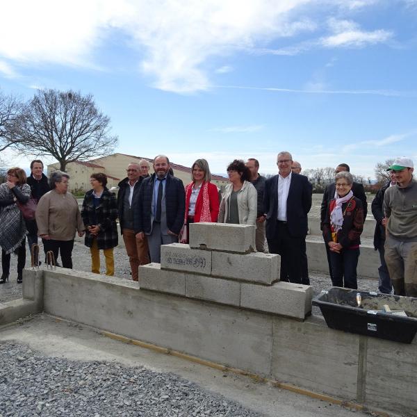Pose de la 1ère pierre